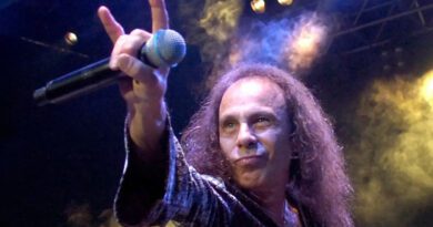 10 de julio de 1942 nace Ronnie Jame DIO