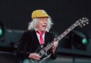 31 de marzo de 1955 nace Angus Young en Glasgow, Escocia.
