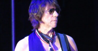 24 de junio de 1944 nace Jeff Beck en Wallington, Londres, Reino Unido.